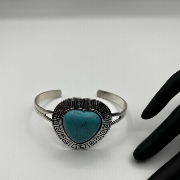 Heart Shaped Turquoise Stone Cuff Bracelet Silver-Tone - Picture 4 of 8